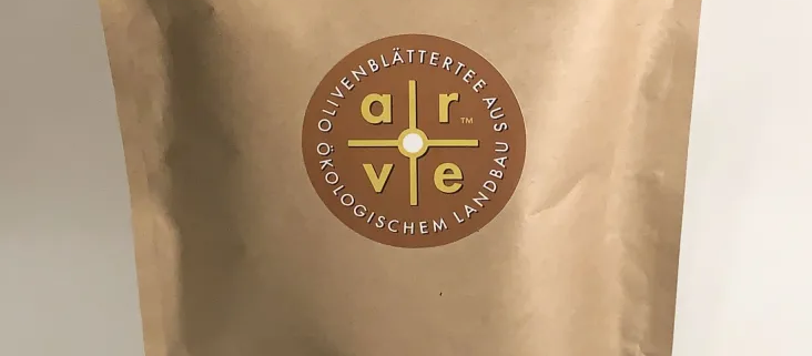 Olivenblättertee praktisch verpackt - Der neue arve™ Standbodenbeutel