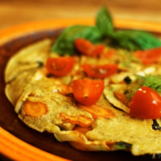 Mediterraner Geschmack abseits des Mainstreams - Veggie Pancake mit Olivenblättern.